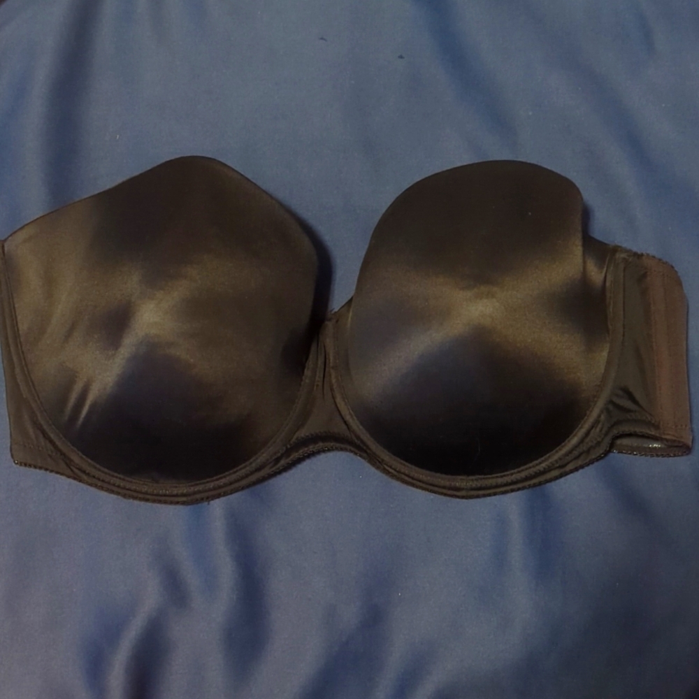 vintage Torrid (cursive/flaming heart logo) black strapless bra! 42DDD